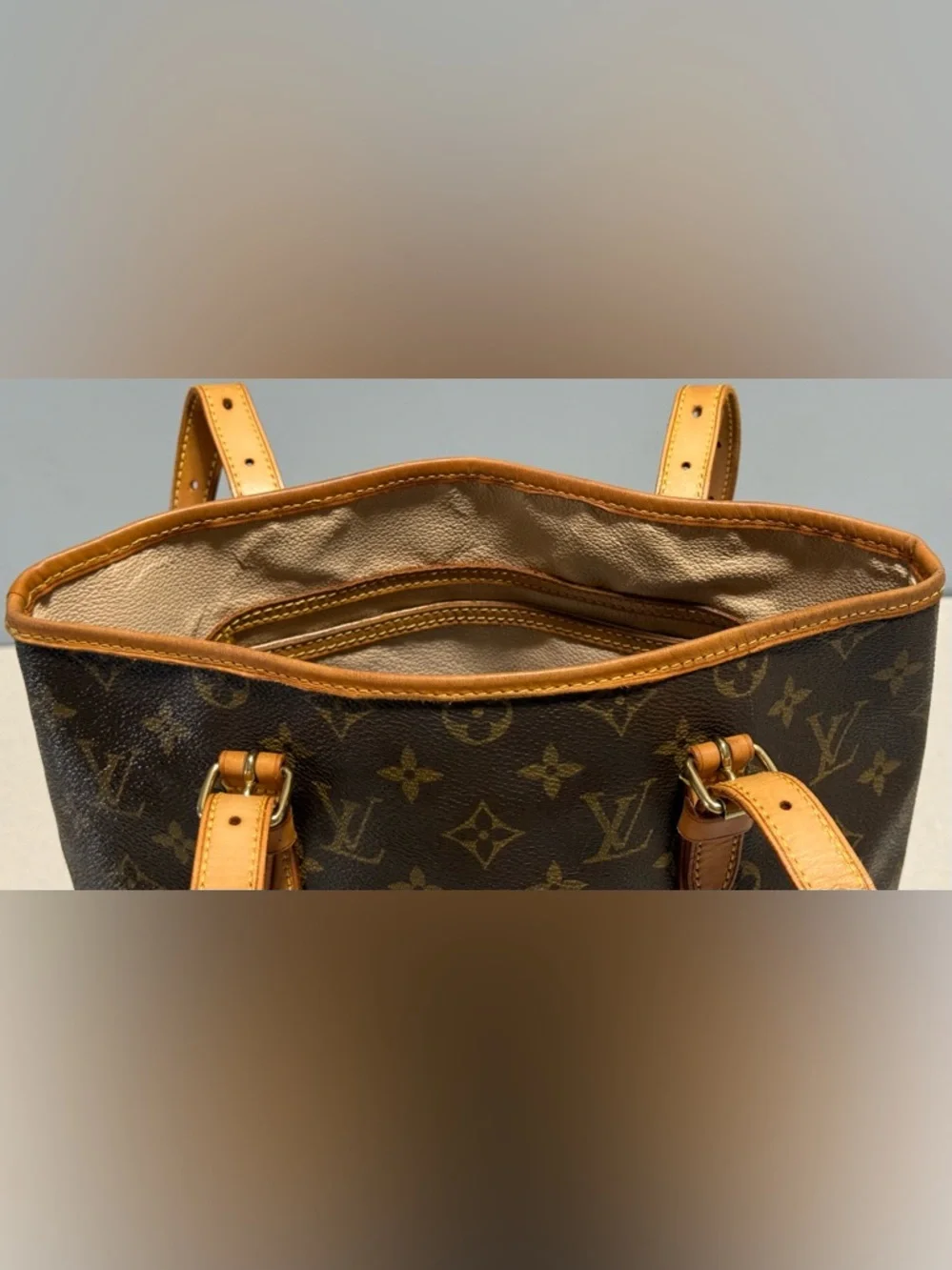 Louis Vuitton Bucket GM Monogram Shoulder Bag - Picture 12 of 16